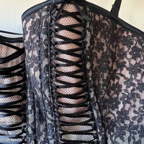Chantal Thomass Lace Corset - Picture 2 of 13